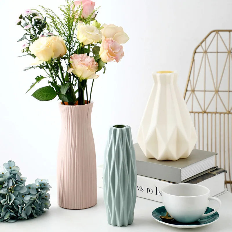 Sleek Nordic Solo Vase