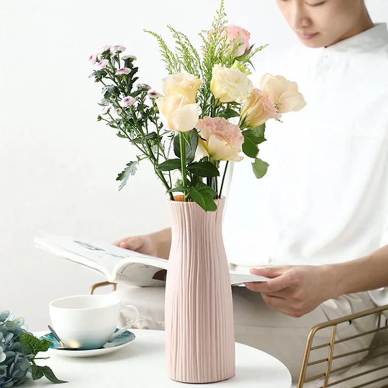 Sleek Nordic Solo Vase