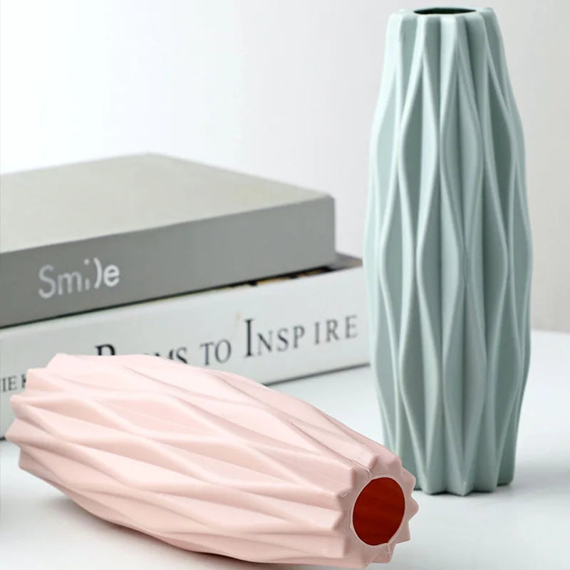Sleek Nordic Solo Vase
